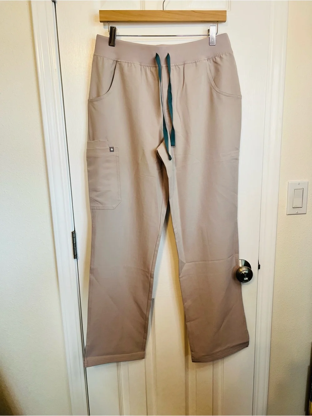 Figs Women’s Kade Cargo Drawstring Joggers in Taupe with Teal Drawcord